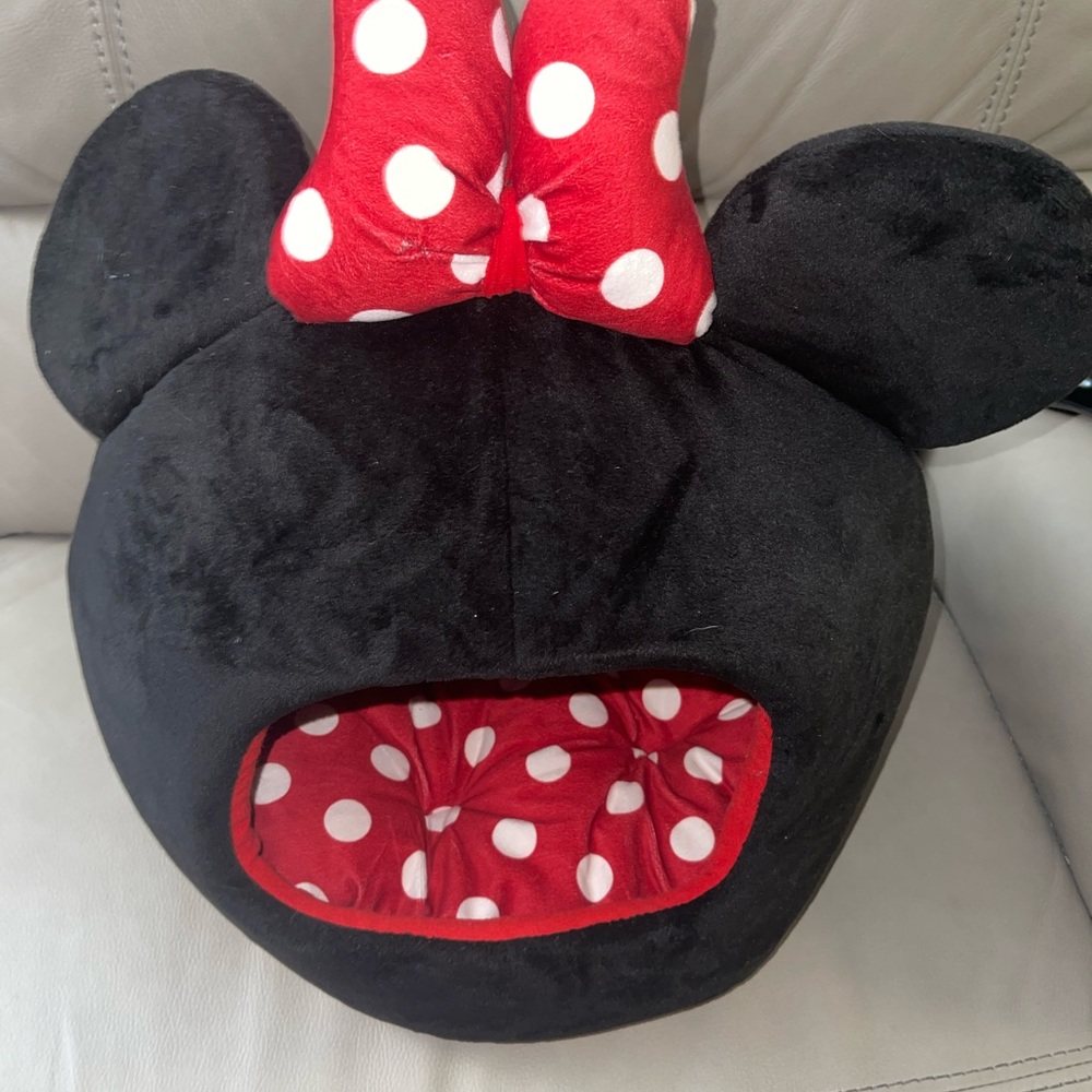 Disney minnie pet dome bed